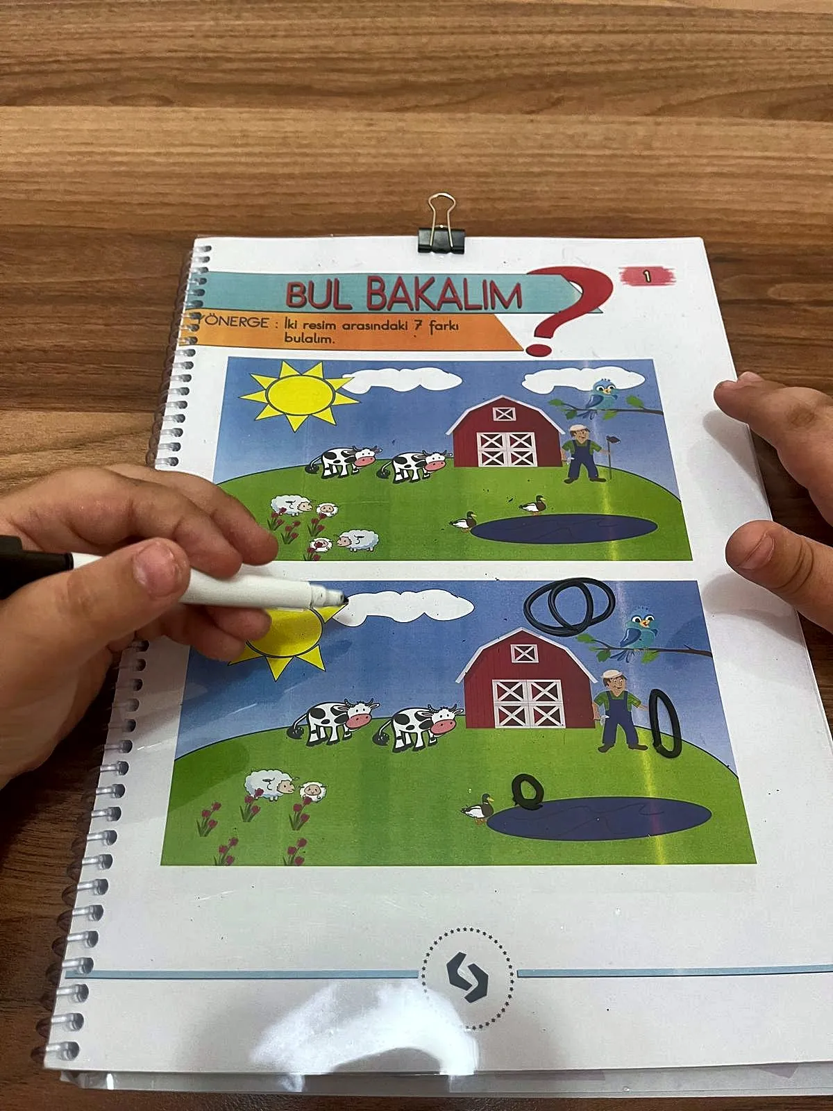 Öğrencinin iki resim arasındaki farkları bulma çalışması