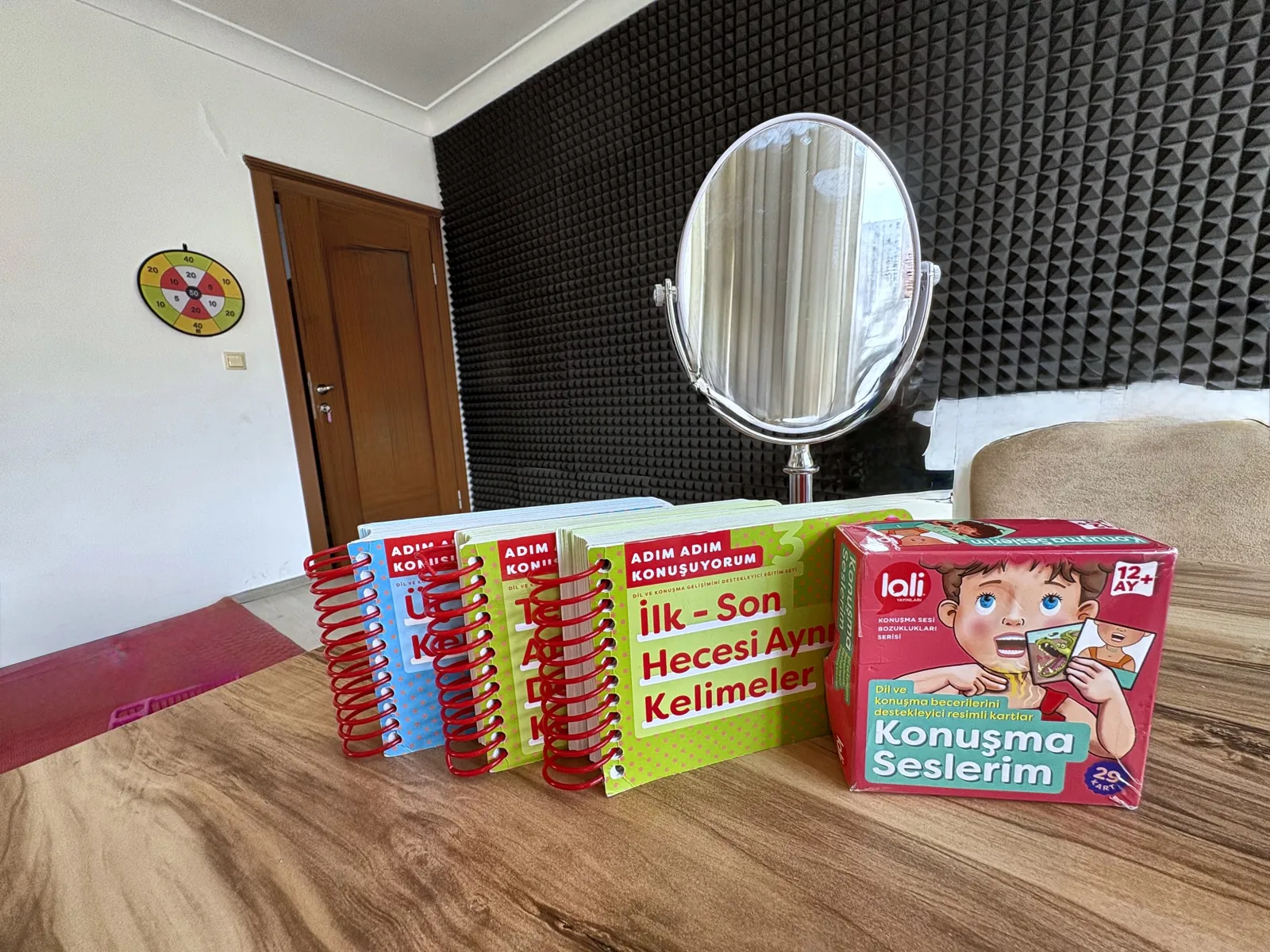 Ayna ve konuşma sesleri kitaplarıyla dil ve konuşma terapisi materyalleri