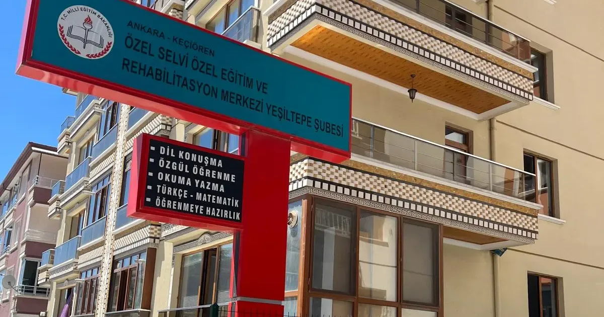 Selvi Özel Eğitim Keçiören-Yeşiltepe şubesinin MEB tabelası ve binası