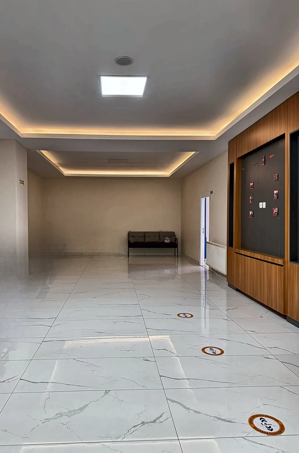 Sincan şubesinde velilerin beklediği geniş bekleme salonu