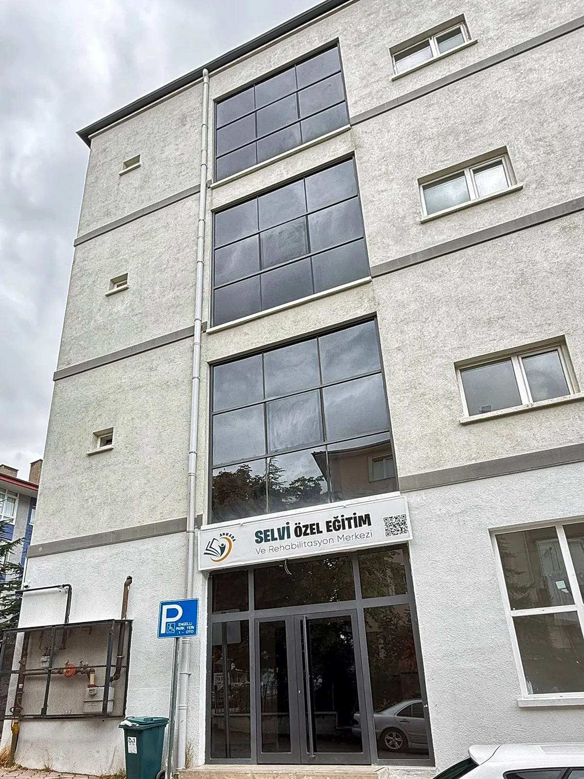 Sincan şubesinin tabelalı giriş kapısı