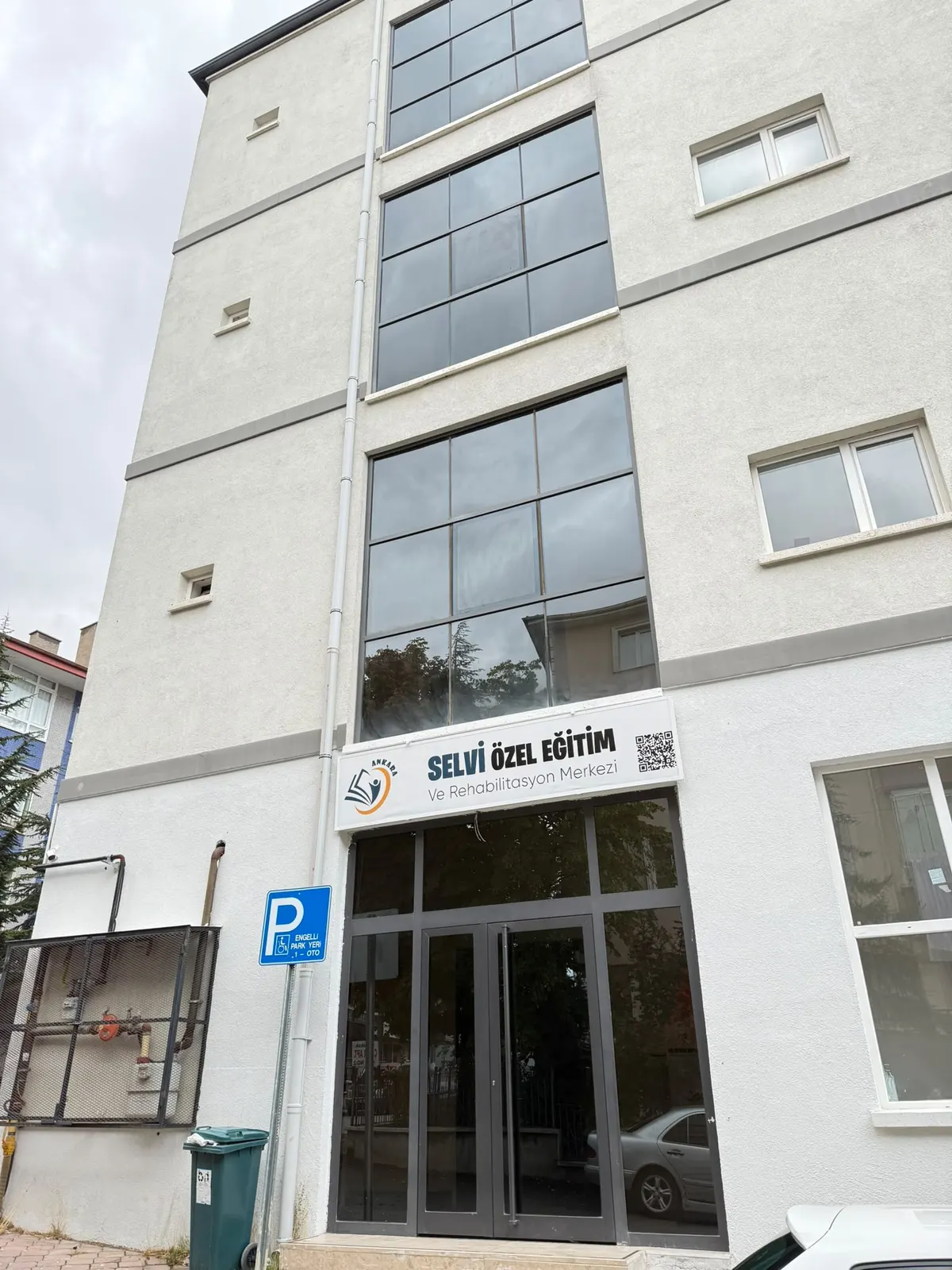 Sincan şubesinin tabelalı giriş kapısı