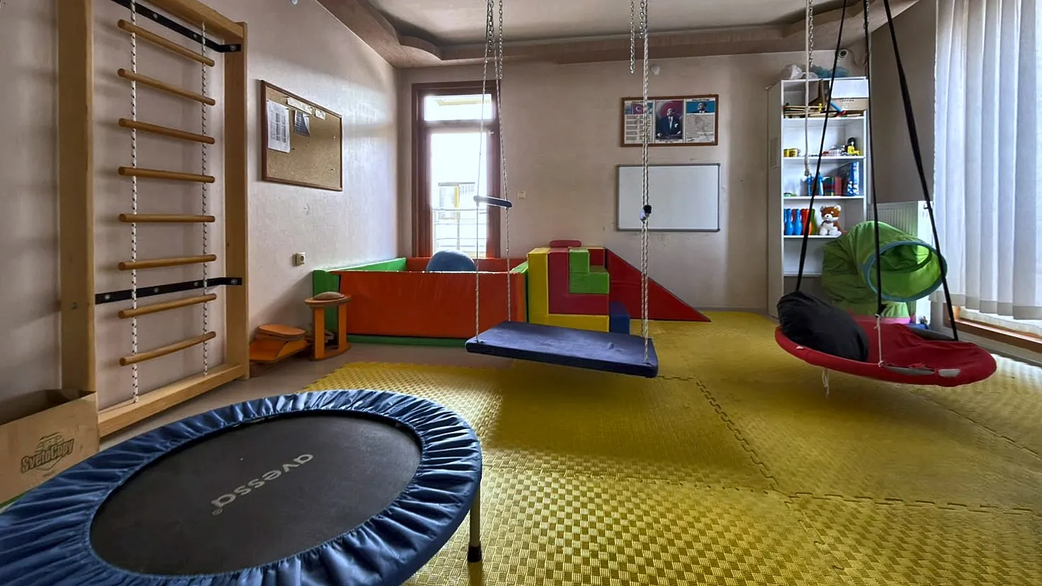 Keçiören-Yeşiltepe şubesinde trambolin, salıncak ve tırmanma duvarıyla duyu bütünleme odası
