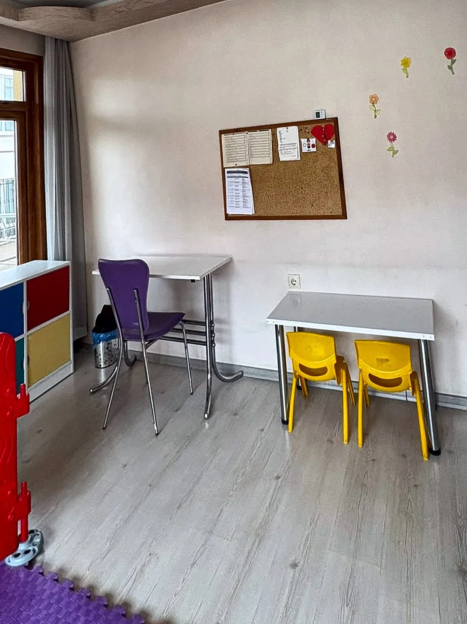Keçiören-Yeşiltepe şubesinde çocuk masası ve panolu eğitim odası