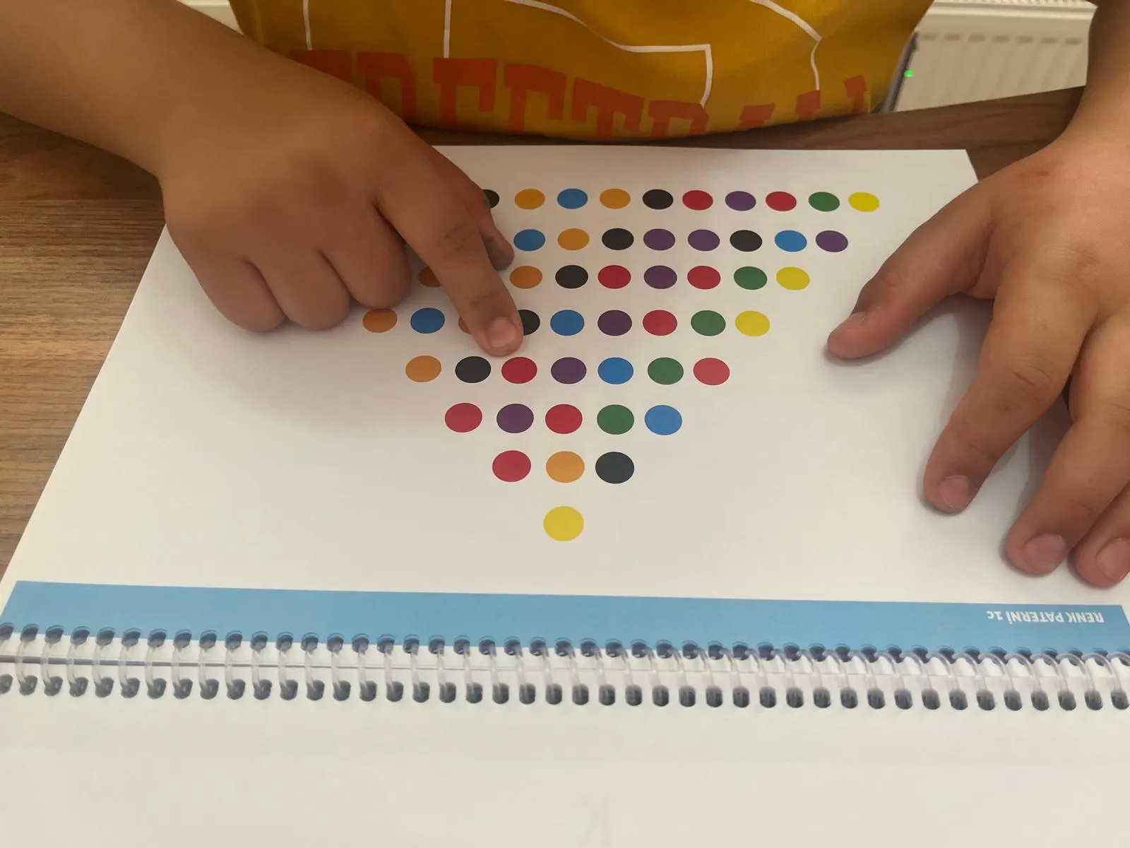 Okul öncesi disleksi programında renk örüntüsü etkinliği