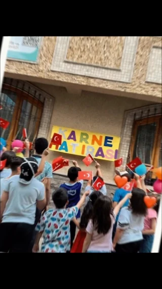 Dönemin yorgunluğunu birlikte attık, başarılarımızı neşe ve eğlenceyle kutladık🎉

#karneşenliği #karne #karnekutlaması #karneeğlencesi #keşfet